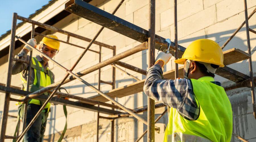 Professional gutter cleaning in Holton, IN